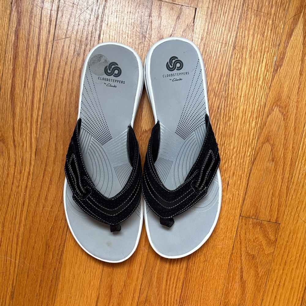 Clarks Cloudsteppers Black and Gray Flip Flops